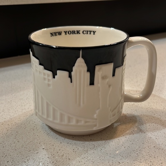 Starbucks Rare 2010 New York mug black white yellow green cityscape - Picture 2 of 4